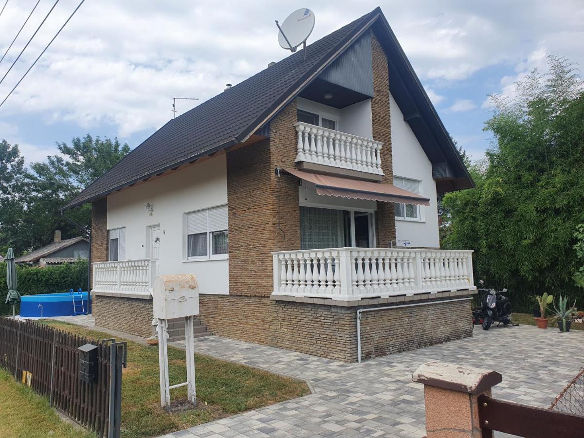 Wolf Vendeghaz Villa Balatonkeresztur Exterior photo