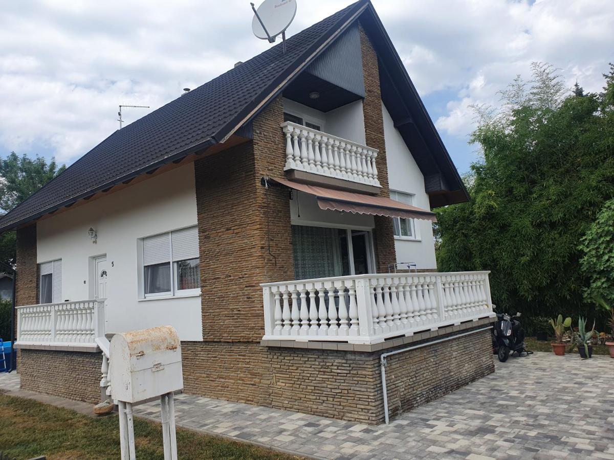 Wolf Vendeghaz Villa Balatonkeresztur Exterior photo